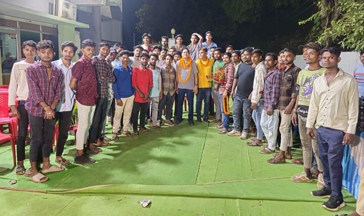 ऐतिहासिक एवं अनूठा जन्मदिन- शहर के बच्चों ने भी अपने श्यामू चाचा का मनाया जन्मदिन, 16 मई की देर शाम श्यामसुंदर को जन्मदिन की बधाई देने पहुंचे शहर वासी, क्या युवा, क्या बुजुर्ग, अपने लाडले श्यामसुंदर को बधाई आशीर्वाद देने लोगों का उमड़ा प्या ऐतिहासिक एवं अनूठा जन्मदिन- शहर के बच्चों ने भी अपने श्यामू चाचा का मनाया जन्मदिन, 16 मई की देर शाम श्यामसुंदर को जन्मदिन की बधाई देने पहुंचे शहर वासी, क्या युवा, क्या बुजुर्ग, अपने लाडले श्यामसुंदर को बधाई आशीर्वाद देने लोगों का उमड़ा प्या kshititech