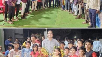 ऐतिहासिक एवं अनूठा जन्मदिन- शहर के बच्चों ने भी अपने श्यामू चाचा का मनाया जन्मदिन, 16 मई की देर शाम श्यामसुंदर को जन्मदिन की बधाई देने पहुंचे शहर वासी, क्या युवा, क्या बुजुर्ग, अपने लाडले श्यामसुंदर को बधाई आशीर्वाद देने लोगों का उमड़ा प्या ऐतिहासिक एवं अनूठा जन्मदिन- शहर के बच्चों ने भी अपने श्यामू चाचा का मनाया जन्मदिन, 16 मई की देर शाम श्यामसुंदर को जन्मदिन की बधाई देने पहुंचे शहर वासी, क्या युवा, क्या बुजुर्ग, अपने लाडले श्यामसुंदर को बधाई आशीर्वाद देने लोगों का उमड़ा प्या kshititech