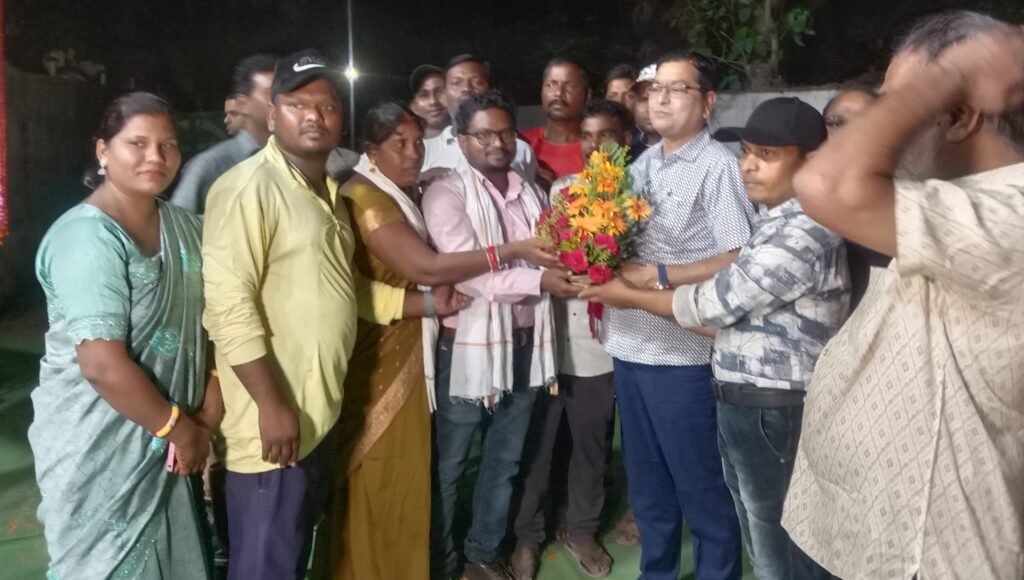 ऐतिहासिक एवं अनूठा जन्मदिन- शहर के बच्चों ने भी अपने श्यामू चाचा का मनाया जन्मदिन, 16 मई की देर शाम श्यामसुंदर को जन्मदिन की बधाई देने पहुंचे शहर वासी, क्या युवा, क्या बुजुर्ग, अपने लाडले श्यामसुंदर को बधाई आशीर्वाद देने लोगों का उमड़ा प्या ऐतिहासिक एवं अनूठा जन्मदिन- शहर के बच्चों ने भी अपने श्यामू चाचा का मनाया जन्मदिन, 16 मई की देर शाम श्यामसुंदर को जन्मदिन की बधाई देने पहुंचे शहर वासी, क्या युवा, क्या बुजुर्ग, अपने लाडले श्यामसुंदर को बधाई आशीर्वाद देने लोगों का उमड़ा प्या kshititech