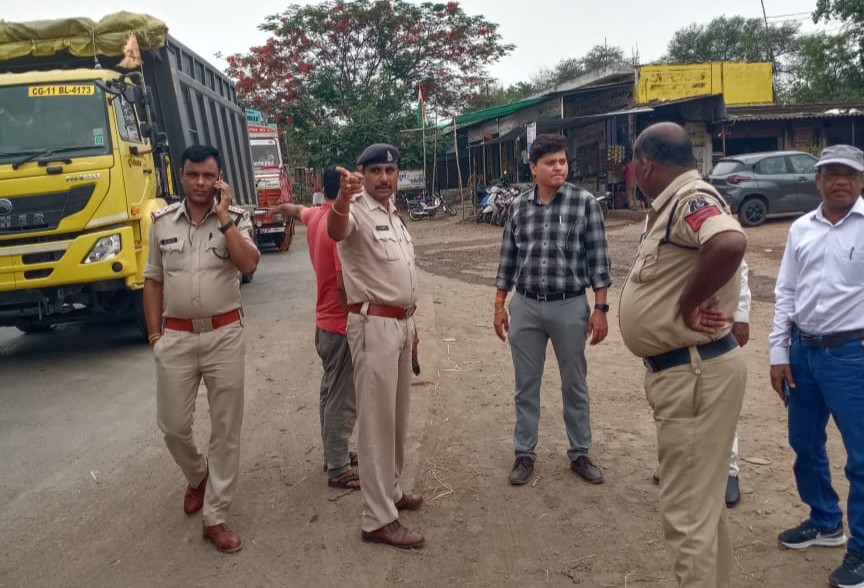 जिले की अंतिम छोर में भी बेहतर यातायात की चिंता-जिला पुलिस अधीक्षक के निर्देशन में यातायात प्रभारी महतो ने भेडिकोना पूल का किया निरीक्षण, विभिन्न विभागों के अधिकारियों के साथ पहुंच वहां हो रही दुर्घटनाओं पर अंकुश लगाने की जाएगी पहल जिले की अंतिम छोर में भी बेहतर यातायात की चिंता-जिला पुलिस अधीक्षक के निर्देशन में यातायात प्रभारी महतो ने भेडिकोना पूल का किया निरीक्षण, विभिन्न विभागों के अधिकारियों के साथ पहुंच वहां हो रही दुर्घटनाओं पर अंकुश लगाने की जाएगी पहल kshititech