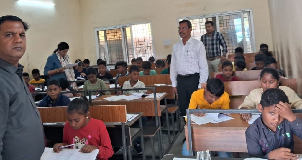 शक्ति जिले में हो रही रखड़ की डंपिंग पर कलेक्टर टोपनो की बड़ी कार्रवाई, जगह-जगह सड़कों के किनारे राखड़ पाटकर पर्यावरण को किया जा रहा प्रदूषित, जिले में धड़ल्ले से राखड़ के कारोबारी कर रहे करोड़ों रुपए के वारे-न्यारे शक्ति जिले में हो रही रखड़ की डंपिंग पर कलेक्टर टोपनो की बड़ी कार्रवाई, जगह-जगह सड़कों के किनारे राखड़ पाटकर पर्यावरण को किया जा रहा प्रदूषित, जिले में धड़ल्ले से राखड़ के कारोबारी कर रहे करोड़ों रुपए के वारे-न्यारे kshititech