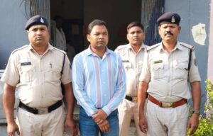 नशे के खिलाफ शक्ति ट्रैफिक पुलिस का बड़ा एक्शन- शराब पीकर चला रहा था हाईवा, जिला यातायात विभाग ने किया 10000 /-रुपये का जुर्माना, ट्रैफिक इंचार्ज महतो ने कहा- नहीं बक्शे जायेंगे शराब पीकर वाहन चलाने वाले चालक,शक्ति एसपी अंकिता के निर्देशन में जिला यातायात विभाग सक्रिय, दुर्घटनाओं को लेकर जगह-जगह ट्रैफिक पुलिस चला रही जागरूकता अभियान, ग्रामीणों की रकम को तीन गुना कर ठगी करने वाला चढ़ा पुलिस के हत्थे नशे के खिलाफ शक्ति ट्रैफिक पुलिस का बड़ा एक्शन- शराब पीकर चला रहा था हाईवा, जिला यातायात विभाग ने किया 10000 /-रुपये का जुर्माना, ट्रैफिक इंचार्ज महतो ने कहा- नहीं बक्शे जायेंगे शराब पीकर वाहन चलाने वाले चालक,शक्ति एसपी अंकिता के निर्देशन में जिला यातायात विभाग सक्रिय, दुर्घटनाओं को लेकर जगह-जगह ट्रैफिक पुलिस चला रही जागरूकता अभियान, ग्रामीणों की रकम को तीन गुना कर ठगी करने वाला चढ़ा पुलिस के हत्थे kshititech