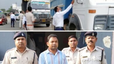 नशे के खिलाफ शक्ति ट्रैफिक पुलिस का बड़ा एक्शन- शराब पीकर चला रहा था हाईवा, जिला यातायात विभाग ने किया 10000 /-रुपये का जुर्माना, ट्रैफिक इंचार्ज महतो ने कहा- नहीं बक्शे जायेंगे शराब पीकर वाहन चलाने वाले चालक,शक्ति एसपी अंकिता के निर्देशन में जिला यातायात विभाग सक्रिय, दुर्घटनाओं को लेकर जगह-जगह ट्रैफिक पुलिस चला रही जागरूकता अभियान, ग्रामीणों की रकम को तीन गुना कर ठगी करने वाला चढ़ा पुलिस के हत्थे kshititech