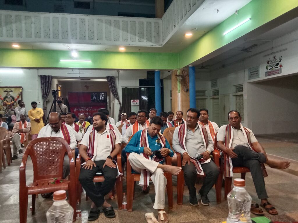 भागवत प्रवाह आध्यात्मिक सेवा संस्थान छत्तीसगढ़ ने किया पत्रकारों का सम्मान, आचार्य राजेंद्र जी, आचार्य देव कृष्ण जी महाराज के मार्गदर्शन में हुआ कार्यक्रम, अग्रवाल सभा अध्यक्ष श्यामसुंदर अग्रवाल ने कहा- धर्म के साथ-साथ जनकल्याण कार्य की पहल प्रसंसनीय, शक्ति सहित अन्य जिलों से भी पहुंचे पत्रकार साथी, साल 2017 में हुई थी संस्थान की स्थापना भागवत प्रवाह आध्यात्मिक सेवा संस्थान छत्तीसगढ़ ने किया पत्रकारों का सम्मान, आचार्य राजेंद्र जी, आचार्य देव कृष्ण जी महाराज के मार्गदर्शन में हुआ कार्यक्रम, अग्रवाल सभा अध्यक्ष श्यामसुंदर अग्रवाल ने कहा- धर्म के साथ-साथ जनकल्याण कार्य की पहल प्रसंसनीय, शक्ति सहित अन्य जिलों से भी पहुंचे पत्रकार साथी, साल 2017 में हुई थी संस्थान की स्थापना kshititech