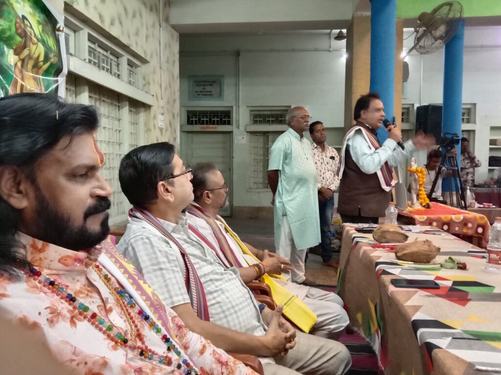 भागवत प्रवाह आध्यात्मिक सेवा संस्थान छत्तीसगढ़ ने किया पत्रकारों का सम्मान, आचार्य राजेंद्र जी, आचार्य देव कृष्ण जी महाराज के मार्गदर्शन में हुआ कार्यक्रम, अग्रवाल सभा अध्यक्ष श्यामसुंदर अग्रवाल ने कहा- धर्म के साथ-साथ जनकल्याण कार्य की पहल प्रसंसनीय, शक्ति सहित अन्य जिलों से भी पहुंचे पत्रकार साथी, साल 2017 में हुई थी संस्थान की स्थापना भागवत प्रवाह आध्यात्मिक सेवा संस्थान छत्तीसगढ़ ने किया पत्रकारों का सम्मान, आचार्य राजेंद्र जी, आचार्य देव कृष्ण जी महाराज के मार्गदर्शन में हुआ कार्यक्रम, अग्रवाल सभा अध्यक्ष श्यामसुंदर अग्रवाल ने कहा- धर्म के साथ-साथ जनकल्याण कार्य की पहल प्रसंसनीय, शक्ति सहित अन्य जिलों से भी पहुंचे पत्रकार साथी, साल 2017 में हुई थी संस्थान की स्थापना kshititech