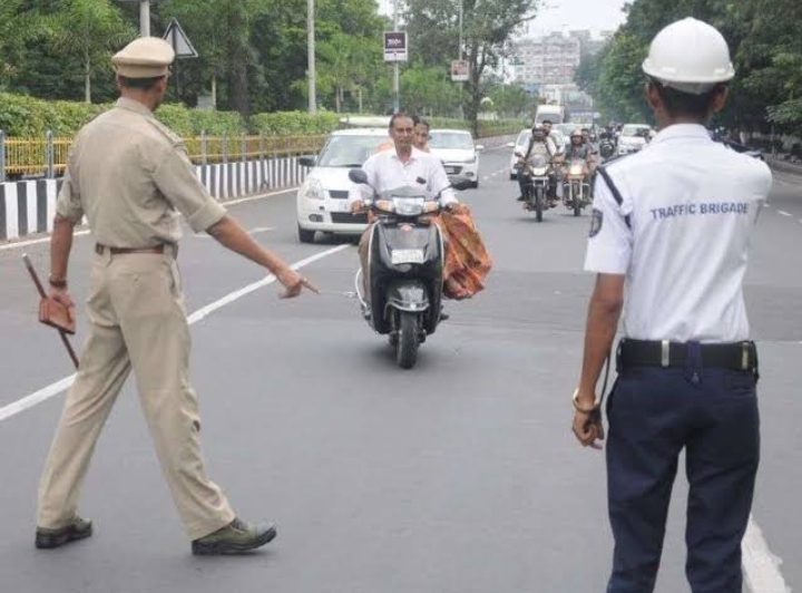शक्ति जिला ट्रैफिक पुलिस ने नशे में ट्रक चलाने वाले चालक पर किया 10500/-रुपये का जुर्माना, एसपी अंकिता के निर्देशन में ट्रैफिक पुलिस करवा रही यातायात नियमों का पालन, ट्रैफिक प्रभारी ने कहा- यातायात रूल का पालन करवाना तेजी से चलेगा जागरूकता अभियान शक्ति जिला ट्रैफिक पुलिस ने नशे में ट्रक चलाने वाले चालक पर किया 10500/-रुपये का जुर्माना, एसपी अंकिता के निर्देशन में ट्रैफिक पुलिस करवा रही यातायात नियमों का पालन, ट्रैफिक प्रभारी ने कहा- यातायात रूल का पालन करवाना तेजी से चलेगा जागरूकता अभियान kshititech