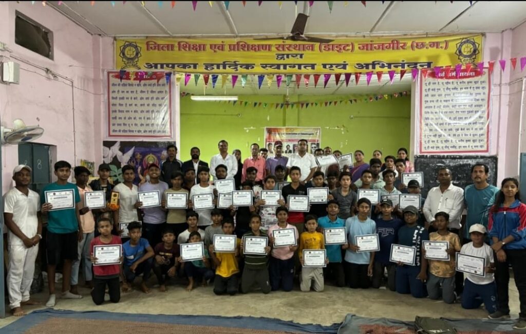 खेल विशेष-जांजगीर में राज्य स्तरीय हैमरबॉल सेमिनार एवं सलेक्शन टूर्नामेंट का दो दिवसीय आयोजन, जिला भाजपा उपाध्यक्ष अमर सुल्तानिया रहे मुख्य अतिथि के रूप में मौजूद, अमर ने कहा- जिले के खिलाड़ी राष्ट्रीय स्तर पर बना रहे अपनी पहचान खेल विशेष-जांजगीर में राज्य स्तरीय हैमरबॉल सेमिनार एवं सलेक्शन टूर्नामेंट का दो दिवसीय आयोजन, जिला भाजपा उपाध्यक्ष अमर सुल्तानिया रहे मुख्य अतिथि के रूप में मौजूद, अमर ने कहा- जिले के खिलाड़ी राष्ट्रीय स्तर पर बना रहे अपनी पहचान kshititech