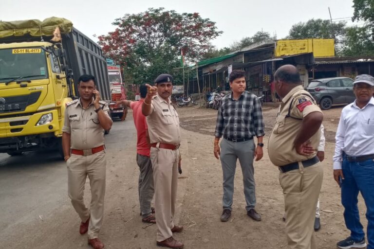 नशे के खिलाफ शक्ति ट्रैफिक पुलिस का बड़ा एक्शन- शराब पीकर चला रहा था हाईवा, जिला यातायात विभाग ने किया 10000 /-रुपये का जुर्माना, ट्रैफिक इंचार्ज महतो ने कहा- नहीं बक्शे जायेंगे शराब पीकर वाहन चलाने वाले चालक,शक्ति एसपी अंकिता के निर्देशन में जिला यातायात विभाग सक्रिय, दुर्घटनाओं को लेकर जगह-जगह ट्रैफिक पुलिस चला रही जागरूकता अभियान, ग्रामीणों की रकम को तीन गुना कर ठगी करने वाला चढ़ा पुलिस के हत्थे नशे के खिलाफ शक्ति ट्रैफिक पुलिस का बड़ा एक्शन- शराब पीकर चला रहा था हाईवा, जिला यातायात विभाग ने किया 10000 /-रुपये का जुर्माना, ट्रैफिक इंचार्ज महतो ने कहा- नहीं बक्शे जायेंगे शराब पीकर वाहन चलाने वाले चालक,शक्ति एसपी अंकिता के निर्देशन में जिला यातायात विभाग सक्रिय, दुर्घटनाओं को लेकर जगह-जगह ट्रैफिक पुलिस चला रही जागरूकता अभियान, ग्रामीणों की रकम को तीन गुना कर ठगी करने वाला चढ़ा पुलिस के हत्थे kshititech