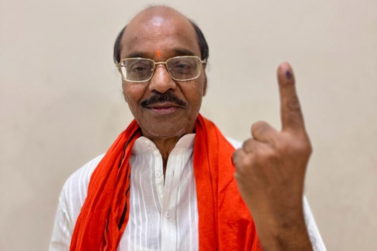 शक्ति जिले में मतदान को लेकर भारी उत्साह- हो रही बंपर वोटिंग, सुबह 7 बजे से ही लोग लगे कतारो में, कलेक्टर टोपनो के निर्देशन में चले स्वीप कार्यक्रम का मिल रहा प्रतिसाद, भाजपा प्रत्याशी कमलेश ने किया मसानिया में मतदान, लोगों ने सेल्फी जोन में फोटो खिंचवा कर दिया मतदान जागरूकता का संदेश, शक्ति जिले में पहुंच सकता है मतदान का प्रतिशत 75 शक्ति जिले में मतदान को लेकर भारी उत्साह- हो रही बंपर वोटिंग, सुबह 7 बजे से ही लोग लगे कतारो में, कलेक्टर टोपनो के निर्देशन में चले स्वीप कार्यक्रम का मिल रहा प्रतिसाद, भाजपा प्रत्याशी कमलेश ने किया मसानिया में मतदान, लोगों ने सेल्फी जोन में फोटो खिंचवा कर दिया मतदान जागरूकता का संदेश, शक्ति जिले में पहुंच सकता है मतदान का प्रतिशत 75 kshititech