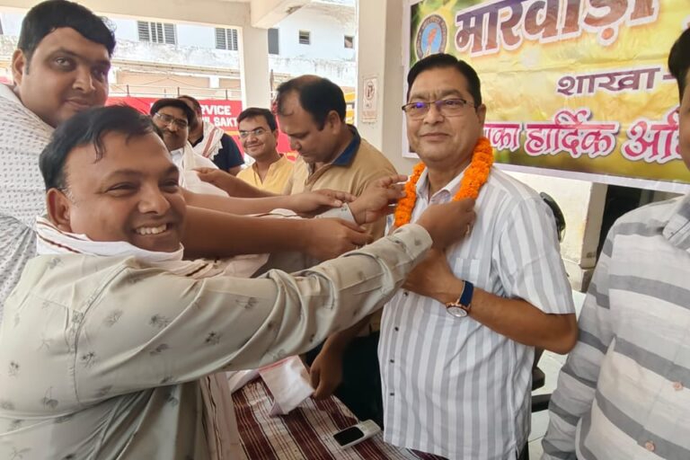मजदूर दिवस के मौके पर शक्ति की मारवाड़ी युवा मंच शाखा ने नगर पालिका की स्वच्छता दीदियों एवं स्वच्छता मित्रों का किया सम्मान, गमछा पहनाकर कराया जलपान, एवं 7 मई को वोट डालने की दिलाई शपथ, श्रमिकों ने कहा- हम सभी पहले करेंगे मतदान, सीएमओ के आग्रह पर मंच की शाखा द्वारा मतदान दिवस कॉलेज के मतदान केंद्र में मतदाताओं को देंगी शरबत की सेवा मजदूर दिवस के मौके पर शक्ति की मारवाड़ी युवा मंच शाखा ने नगर पालिका की स्वच्छता दीदियों एवं स्वच्छता मित्रों का किया सम्मान, गमछा पहनाकर कराया जलपान, एवं 7 मई को वोट डालने की दिलाई शपथ, श्रमिकों ने कहा- हम सभी पहले करेंगे मतदान, सीएमओ के आग्रह पर मंच की शाखा द्वारा मतदान दिवस कॉलेज के मतदान केंद्र में मतदाताओं को देंगी शरबत की सेवा kshititech