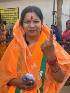 शक्ति के बेटी बन गिस सांसद-कमलेश जांगड़े की जीत पर भाजपाइयों ने मनाया जीत का जश्न, अग्रसेन चौक सहित विभिन्न स्थानों पर हुई आतिशबाजी एवं कराया गया मुंह मीठा,जीत पर कमलेश जांगड़े ने कहा- मतदाताओं के आशीर्वाद एवं कार्यकर्ताओं की मेहनत से भाजपा को मिली जीत, पहली बार शक्ति शहर से दिल्ली की लोकसभा में प्रतिनिधित्व करेगी भाजपा की महिला सांसद शक्ति के बेटी बन गिस सांसद-कमलेश जांगड़े की जीत पर भाजपाइयों ने मनाया जीत का जश्न, अग्रसेन चौक सहित विभिन्न स्थानों पर हुई आतिशबाजी एवं कराया गया मुंह मीठा,जीत पर कमलेश जांगड़े ने कहा- मतदाताओं के आशीर्वाद एवं कार्यकर्ताओं की मेहनत से भाजपा को मिली जीत, पहली बार शक्ति शहर से दिल्ली की लोकसभा में प्रतिनिधित्व करेगी भाजपा की महिला सांसद kshititech