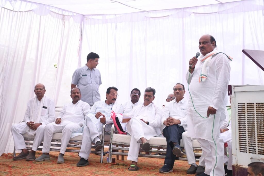 कोरबा लोकसभा में लगी है दिग्गजों की प्रतिष्ठा दांव पर- छत्तीसगढ़ के नेता प्रतिपक्ष महंत ने कांग्रेस के मतगणना अभिकर्ताओं को कहा- मतगणना स्थल पर गलत का करें पुरजोर विरोध एवं EVM के एक-एक वोटो पर रख अपनी पैनी नजर, महंत ने कहा-नजर हटी और घटना घटी kshititech