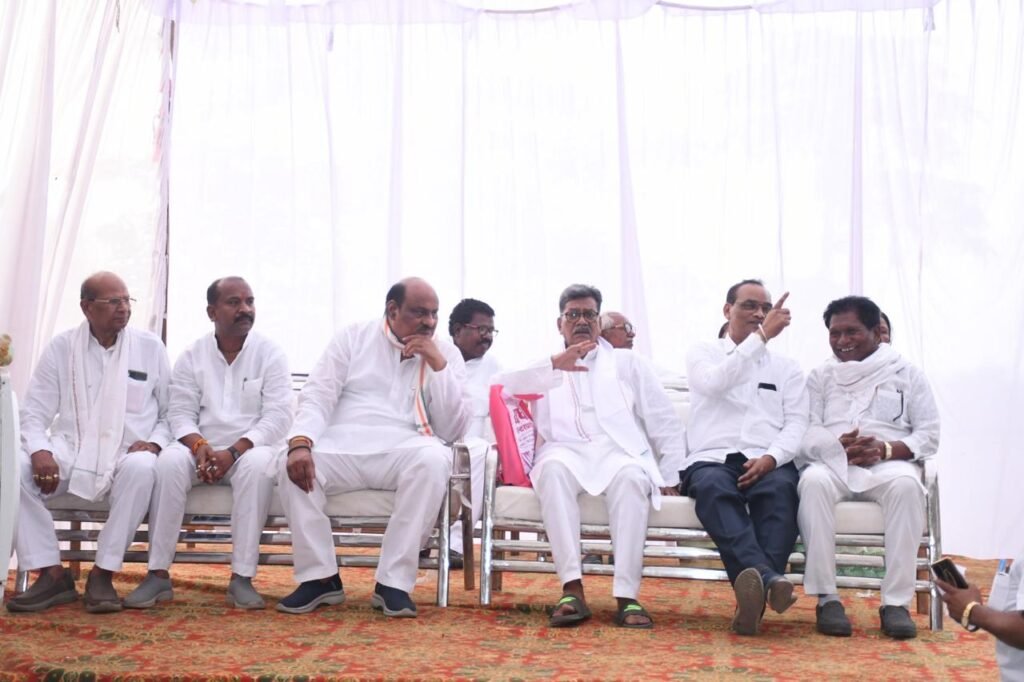 कोरबा लोकसभा में लगी है दिग्गजों की प्रतिष्ठा दांव पर- छत्तीसगढ़ के नेता प्रतिपक्ष महंत ने कांग्रेस के मतगणना अभिकर्ताओं को कहा- मतगणना स्थल पर गलत का करें पुरजोर विरोध एवं EVM के एक-एक वोटो पर रख अपनी पैनी नजर, महंत ने कहा-नजर हटी और घटना घटी kshititech