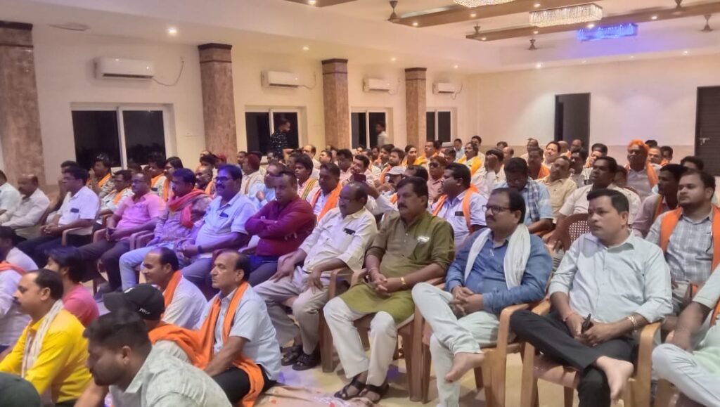 राज्य की सत्तारूढ़ पार्टी भाजपा ने वोटो की गिनती के लिए अपने काउंटिंग एजेंटो को कर दिया प्रशिक्षित, पूर्व नेता प्रतिपक्ष नारायण चंदेल भी पहुंचे भाजपा के प्रशिक्षण में, कमलेश जांगड़े की जीत में अहम भूमिका निभाएंगे मतगणना अभिकर्ता, नेताओं ने कहा- काउंटिंग में किसी भी प्रकार की गलती पर तत्काल करें आपत्ति राज्य की सत्तारूढ़ पार्टी भाजपा ने वोटो की गिनती के लिए अपने काउंटिंग एजेंटो को कर दिया प्रशिक्षित, पूर्व नेता प्रतिपक्ष नारायण चंदेल भी पहुंचे भाजपा के प्रशिक्षण में, कमलेश जांगड़े की जीत में अहम भूमिका निभाएंगे मतगणना अभिकर्ता, नेताओं ने कहा- काउंटिंग में किसी भी प्रकार की गलती पर तत्काल करें आपत्ति kshititech