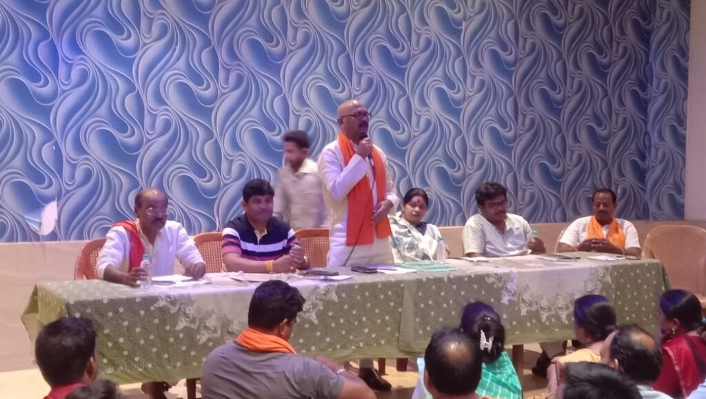 राज्य की सत्तारूढ़ पार्टी भाजपा ने वोटो की गिनती के लिए अपने काउंटिंग एजेंटो को कर दिया प्रशिक्षित, पूर्व नेता प्रतिपक्ष नारायण चंदेल भी पहुंचे भाजपा के प्रशिक्षण में, कमलेश जांगड़े की जीत में अहम भूमिका निभाएंगे मतगणना अभिकर्ता, नेताओं ने कहा- काउंटिंग में किसी भी प्रकार की गलती पर तत्काल करें आपत्ति राज्य की सत्तारूढ़ पार्टी भाजपा ने वोटो की गिनती के लिए अपने काउंटिंग एजेंटो को कर दिया प्रशिक्षित, पूर्व नेता प्रतिपक्ष नारायण चंदेल भी पहुंचे भाजपा के प्रशिक्षण में, कमलेश जांगड़े की जीत में अहम भूमिका निभाएंगे मतगणना अभिकर्ता, नेताओं ने कहा- काउंटिंग में किसी भी प्रकार की गलती पर तत्काल करें आपत्ति kshititech