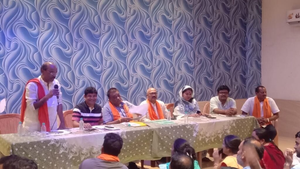 राज्य की सत्तारूढ़ पार्टी भाजपा ने वोटो की गिनती के लिए अपने काउंटिंग एजेंटो को कर दिया प्रशिक्षित, पूर्व नेता प्रतिपक्ष नारायण चंदेल भी पहुंचे भाजपा के प्रशिक्षण में, कमलेश जांगड़े की जीत में अहम भूमिका निभाएंगे मतगणना अभिकर्ता, नेताओं ने कहा- काउंटिंग में किसी भी प्रकार की गलती पर तत्काल करें आपत्ति राज्य की सत्तारूढ़ पार्टी भाजपा ने वोटो की गिनती के लिए अपने काउंटिंग एजेंटो को कर दिया प्रशिक्षित, पूर्व नेता प्रतिपक्ष नारायण चंदेल भी पहुंचे भाजपा के प्रशिक्षण में, कमलेश जांगड़े की जीत में अहम भूमिका निभाएंगे मतगणना अभिकर्ता, नेताओं ने कहा- काउंटिंग में किसी भी प्रकार की गलती पर तत्काल करें आपत्ति kshititech