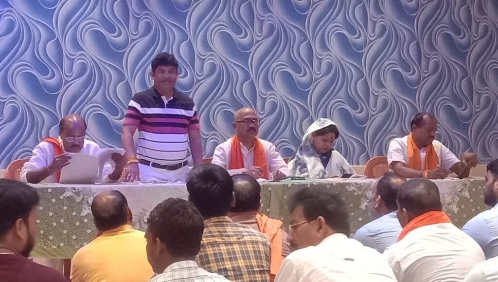 राज्य की सत्तारूढ़ पार्टी भाजपा ने वोटो की गिनती के लिए अपने काउंटिंग एजेंटो को कर दिया प्रशिक्षित, पूर्व नेता प्रतिपक्ष नारायण चंदेल भी पहुंचे भाजपा के प्रशिक्षण में, कमलेश जांगड़े की जीत में अहम भूमिका निभाएंगे मतगणना अभिकर्ता, नेताओं ने कहा- काउंटिंग में किसी भी प्रकार की गलती पर तत्काल करें आपत्ति राज्य की सत्तारूढ़ पार्टी भाजपा ने वोटो की गिनती के लिए अपने काउंटिंग एजेंटो को कर दिया प्रशिक्षित, पूर्व नेता प्रतिपक्ष नारायण चंदेल भी पहुंचे भाजपा के प्रशिक्षण में, कमलेश जांगड़े की जीत में अहम भूमिका निभाएंगे मतगणना अभिकर्ता, नेताओं ने कहा- काउंटिंग में किसी भी प्रकार की गलती पर तत्काल करें आपत्ति kshititech