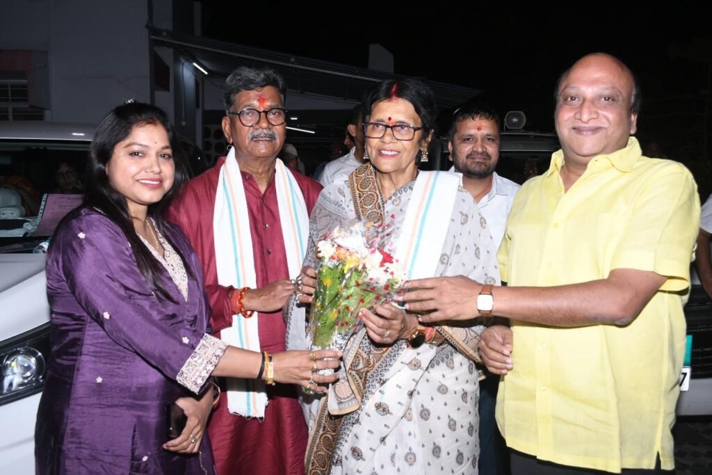 सांसद चुनाव में ऐतिहासिक जीत दर्ज करने के बाद महंत दंपति को बधाई देने कोरबा पहुंची शक्ति की गेवाडीन दंपति, नरेश- रीना ने कहा- हम सबके लिए आपकी जीत है गौरवशाली, महंत दंपति ने भी आत्मीयता के साथ गेवाडीन दंपति का किया आभार व्यक्त kshititech