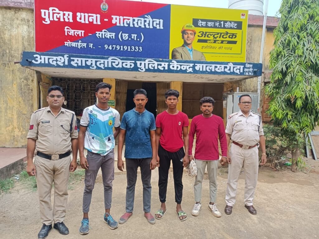 महिला के साथ घर के अंदर घुसकर मारपीट करने वाले चार आरोपी गिरफ्तार,भेजे गए जेल महिला के साथ घर के अंदर घुसकर मारपीट करने वाले चार आरोपी गिरफ्तार,भेजे गए जेल kshititech