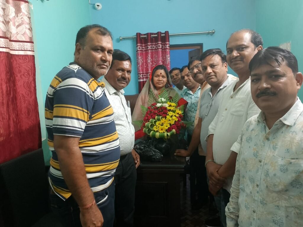 शक्ति के मारवाड़ी युवा मंच ने करी सांसद जी से मुलाकात, कहा- शक्ति जिला आपके नेतृत्व में करेगा तेजी से विकास, अध्यक्ष मुकेश अग्रवाल के नेतृत्व में पहुंचे थे सदस्य, शक्ति रेलवे स्टेशन पर रेल यात्री सुविधाओं को लेकर भी करी चर्चा शक्ति के मारवाड़ी युवा मंच ने करी सांसद जी से मुलाकात, कहा- शक्ति जिला आपके नेतृत्व में करेगा तेजी से विकास, अध्यक्ष मुकेश अग्रवाल के नेतृत्व में पहुंचे थे सदस्य, शक्ति रेलवे स्टेशन पर रेल यात्री सुविधाओं को लेकर भी करी चर्चा kshititech