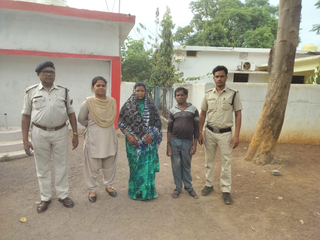 मिशन अवैध शराब- शक्ति जिले में अवैध शराब के खिलाफ पुलिस की ताड़ बतोड़ कारवाई, बाराद्वार एवं मालखरौदा पुलिस ने किया अवैध शराब के आरोपियों को गिरफ्तार,SP अंकिता शर्मा के निर्देशन में जिले की पुलिस सक्रिय, गांव- गांव में बिक रही अवैध शराब, पुलिस पकड़ रही आरोपियों को मिशन अवैध शराब- शक्ति जिले में अवैध शराब के खिलाफ पुलिस की ताड़ बतोड़ कारवाई, बाराद्वार एवं मालखरौदा पुलिस ने किया अवैध शराब के आरोपियों को गिरफ्तार,SP अंकिता शर्मा के निर्देशन में जिले की पुलिस सक्रिय, गांव- गांव में बिक रही अवैध शराब, पुलिस पकड़ रही आरोपियों को kshititech