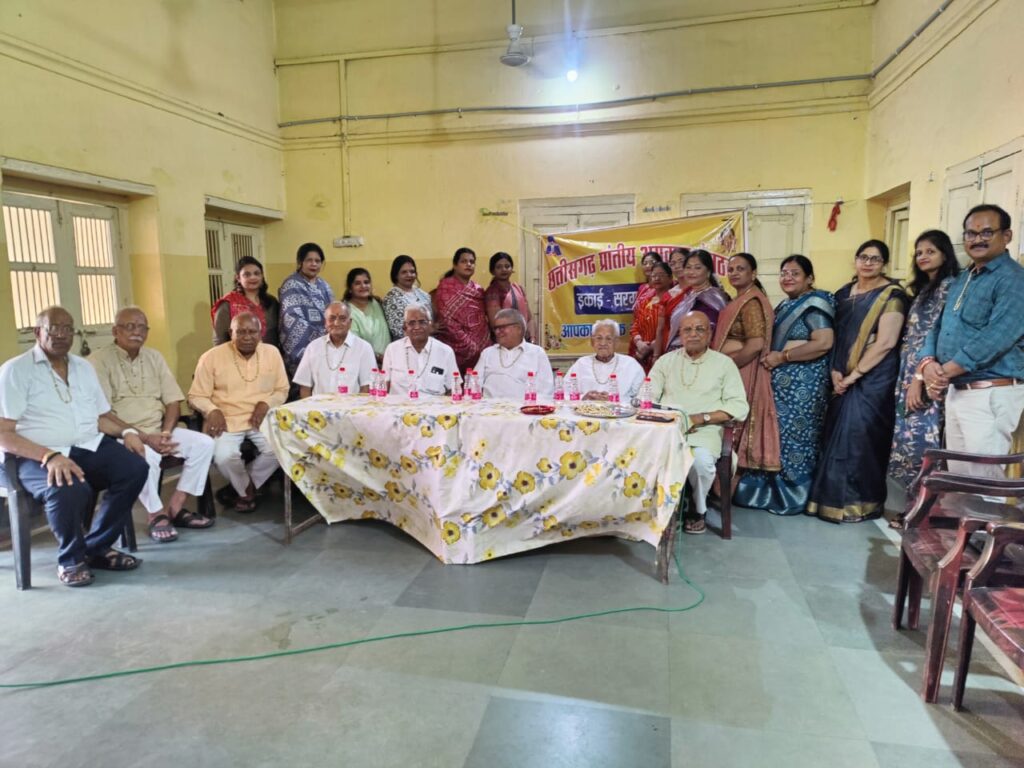 रचनात्मक कार्य- अंबिकापुर में पितृ दिवस पर अग्रवाल संगठन की महिला इकाई ने हरी भजनाश्रम में किया कार्यक्रम का आयोजन, महिला इकाई की अध्यक्ष श्रीमती मंजू सुभाष गोयल के नेतृत्व में हुआ कार्यक्रम, कविता पाठ के साथ ही स्वल्पाहार का भी हुआ आयोजन रचनात्मक कार्य- अंबिकापुर में पितृ दिवस पर अग्रवाल संगठन की महिला इकाई ने हरी भजनाश्रम में किया कार्यक्रम का आयोजन, महिला इकाई की अध्यक्ष श्रीमती मंजू सुभाष गोयल के नेतृत्व में हुआ कार्यक्रम, कविता पाठ के साथ ही स्वल्पाहार का भी हुआ आयोजन kshititech