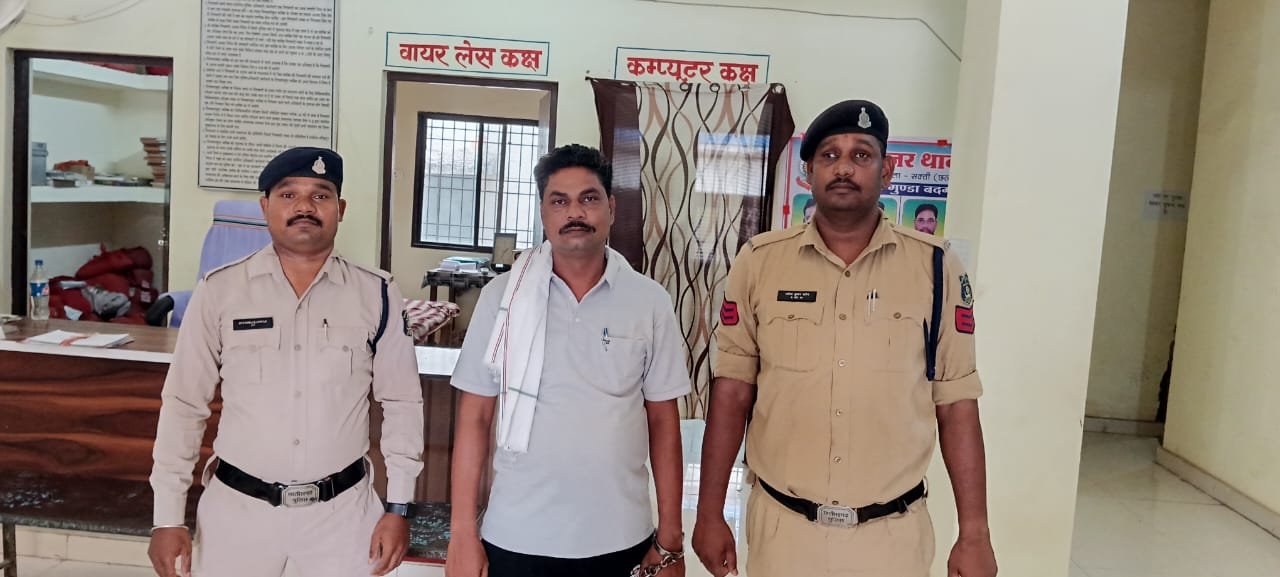 ढाबे में रखकर बेच रहा था शराब- ढाबा संचालक को पुलिस ने किया गिरफ्तार, एसपी अंकिता शर्मा के निर्देशन में ढाबों में बिक रही अवैध शराब पर पुलिस की बड़ी कार्रवाई,हसौद थाना क्षेत्र की घटना ढाबे में रखकर बेच रहा था शराब- ढाबा संचालक को पुलिस ने किया गिरफ्तार, एसपी अंकिता शर्मा के निर्देशन में ढाबों में बिक रही अवैध शराब पर पुलिस की बड़ी कार्रवाई,हसौद थाना क्षेत्र की घटना kshititech