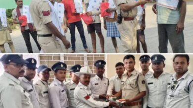 धन्यवाद पुलिस- शक्ति SP अंकिता शर्मा के निर्देशन में जिले के यातायात प्रभारी महतो की अनुकरणीय पहल- भीषण गर्मी को देखते हुए लोगों को दी जा रही जरूरत की चीजे एवं गर्मी से बचाव के दिए जा रहे टिप्स, पुलिस अपराधियों को पकड़ने के साथ-साथ मानवीय जिम्मेदारियो का भी कर रही सफलतापूर्वक निर्वहन धन्यवाद पुलिस- शक्ति SP अंकिता शर्मा के निर्देशन में जिले के यातायात प्रभारी महतो की अनुकरणीय पहल- भीषण गर्मी को देखते हुए लोगों को दी जा रही जरूरत की चीजे एवं गर्मी से बचाव के दिए जा रहे टिप्स, पुलिस अपराधियों को पकड़ने के साथ-साथ मानवीय जिम्मेदारियो का भी कर रही सफलतापूर्वक निर्वहन kshititech