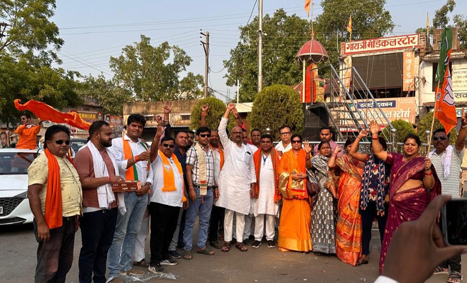 शक्ति के बेटी बन गिस सांसद-कमलेश जांगड़े की जीत पर भाजपाइयों ने मनाया जीत का जश्न, अग्रसेन चौक सहित विभिन्न स्थानों पर हुई आतिशबाजी एवं कराया गया मुंह मीठा,जीत पर कमलेश जांगड़े ने कहा- मतदाताओं के आशीर्वाद एवं कार्यकर्ताओं की मेहनत से भाजपा को मिली जीत, पहली बार शक्ति शहर से दिल्ली की लोकसभा में प्रतिनिधित्व करेगी भाजपा की महिला सांसद शक्ति के बेटी बन गिस सांसद-कमलेश जांगड़े की जीत पर भाजपाइयों ने मनाया जीत का जश्न, अग्रसेन चौक सहित विभिन्न स्थानों पर हुई आतिशबाजी एवं कराया गया मुंह मीठा,जीत पर कमलेश जांगड़े ने कहा- मतदाताओं के आशीर्वाद एवं कार्यकर्ताओं की मेहनत से भाजपा को मिली जीत, पहली बार शक्ति शहर से दिल्ली की लोकसभा में प्रतिनिधित्व करेगी भाजपा की महिला सांसद kshititech
