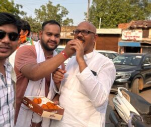 शक्ति के बेटी बन गिस सांसद-कमलेश जांगड़े की जीत पर भाजपाइयों ने मनाया जीत का जश्न, अग्रसेन चौक सहित विभिन्न स्थानों पर हुई आतिशबाजी एवं कराया गया मुंह मीठा,जीत पर कमलेश जांगड़े ने कहा- मतदाताओं के आशीर्वाद एवं कार्यकर्ताओं की मेहनत से भाजपा को मिली जीत, पहली बार शक्ति शहर से दिल्ली की लोकसभा में प्रतिनिधित्व करेगी भाजपा की महिला सांसद शक्ति के बेटी बन गिस सांसद-कमलेश जांगड़े की जीत पर भाजपाइयों ने मनाया जीत का जश्न, अग्रसेन चौक सहित विभिन्न स्थानों पर हुई आतिशबाजी एवं कराया गया मुंह मीठा,जीत पर कमलेश जांगड़े ने कहा- मतदाताओं के आशीर्वाद एवं कार्यकर्ताओं की मेहनत से भाजपा को मिली जीत, पहली बार शक्ति शहर से दिल्ली की लोकसभा में प्रतिनिधित्व करेगी भाजपा की महिला सांसद kshititech