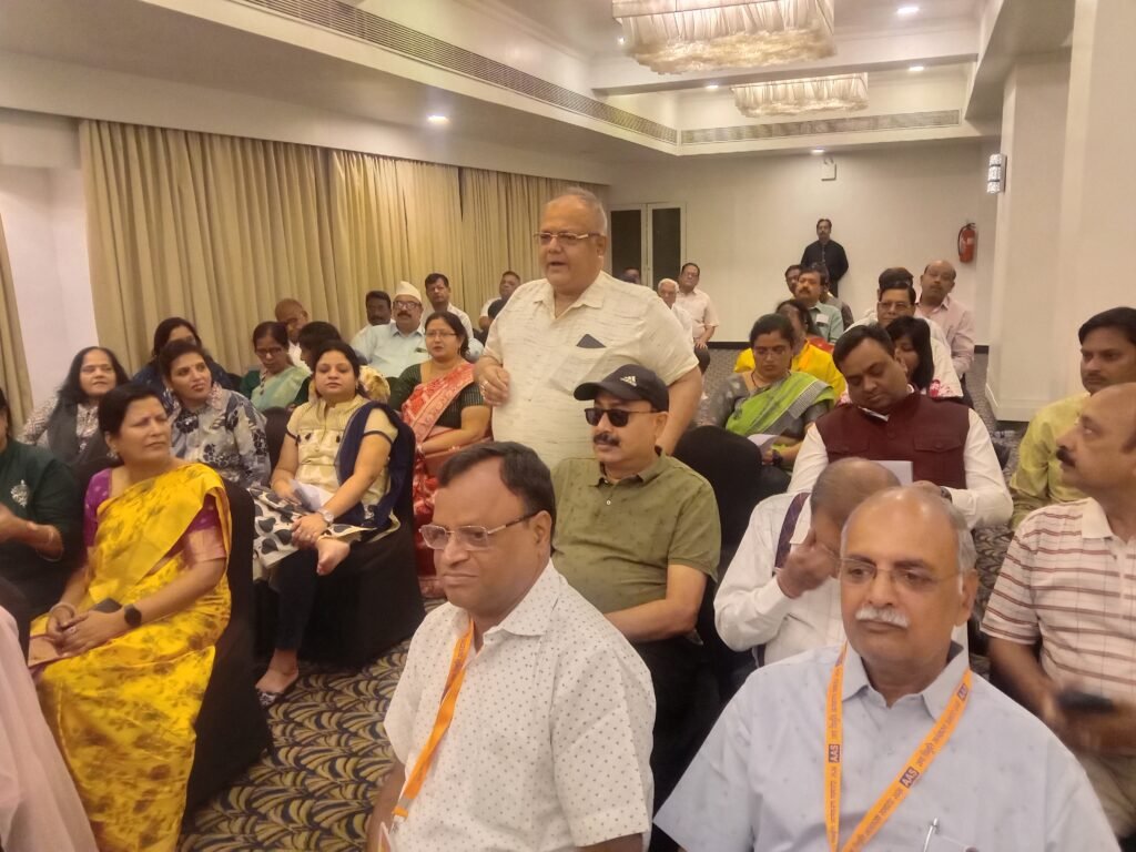 अग्रवाल समाज का ऐतिहासिक एवं अद्वितीय आयोजन-अंतर्राष्ट्रीय अग्रवाल सम्मेलन के नए सत्र के लिए अध्यक्ष चुने गए राजकुमार मित्तल,08 एवं 09 जून को कोलकाता में संपन्न हुआ अंतरराष्ट्रीय अग्रवाल सम्मेलन का अग्र अलंकरण समारोह,राष्ट्रीय कार्यकारिणी,सामान्य सभा की बैठक, विदेश से भी अग्रवाल बंधुओ ने करी सहभागिता kshititech