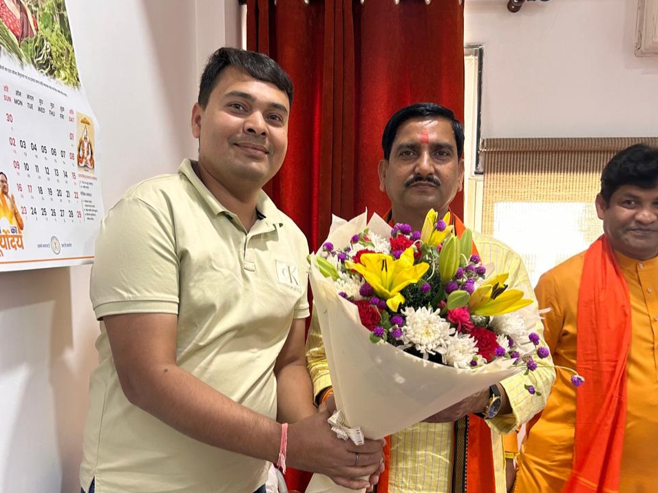 भाजपा नेता कमल किशोर पटेल एवं पूर्व विधायक डॉ खिलावन साहू ने ने दी छत्तीसगढ़ से केंद्रीय मंत्री बनाए गए तोखन साहू को दिल्ली पहुंच कर बधाई, कमल पटेल ने कहा- छत्तीसगढ़ के गौरव है तोखन साहू, कमल ने कहा- छत्तीसगढ़ से केंद्रीय मंत्री बनाए जाने से पूरे प्रदेश के भाजपा कार्यकर्ताओं में है हर्ष व्याप्त भाजपा नेता कमल किशोर पटेल एवं पूर्व विधायक डॉ खिलावन साहू ने ने दी छत्तीसगढ़ से केंद्रीय मंत्री बनाए गए तोखन साहू को दिल्ली पहुंच कर बधाई, कमल पटेल ने कहा- छत्तीसगढ़ के गौरव है तोखन साहू, कमल ने कहा- छत्तीसगढ़ से केंद्रीय मंत्री बनाए जाने से पूरे प्रदेश के भाजपा कार्यकर्ताओं में है हर्ष व्याप्त kshititech