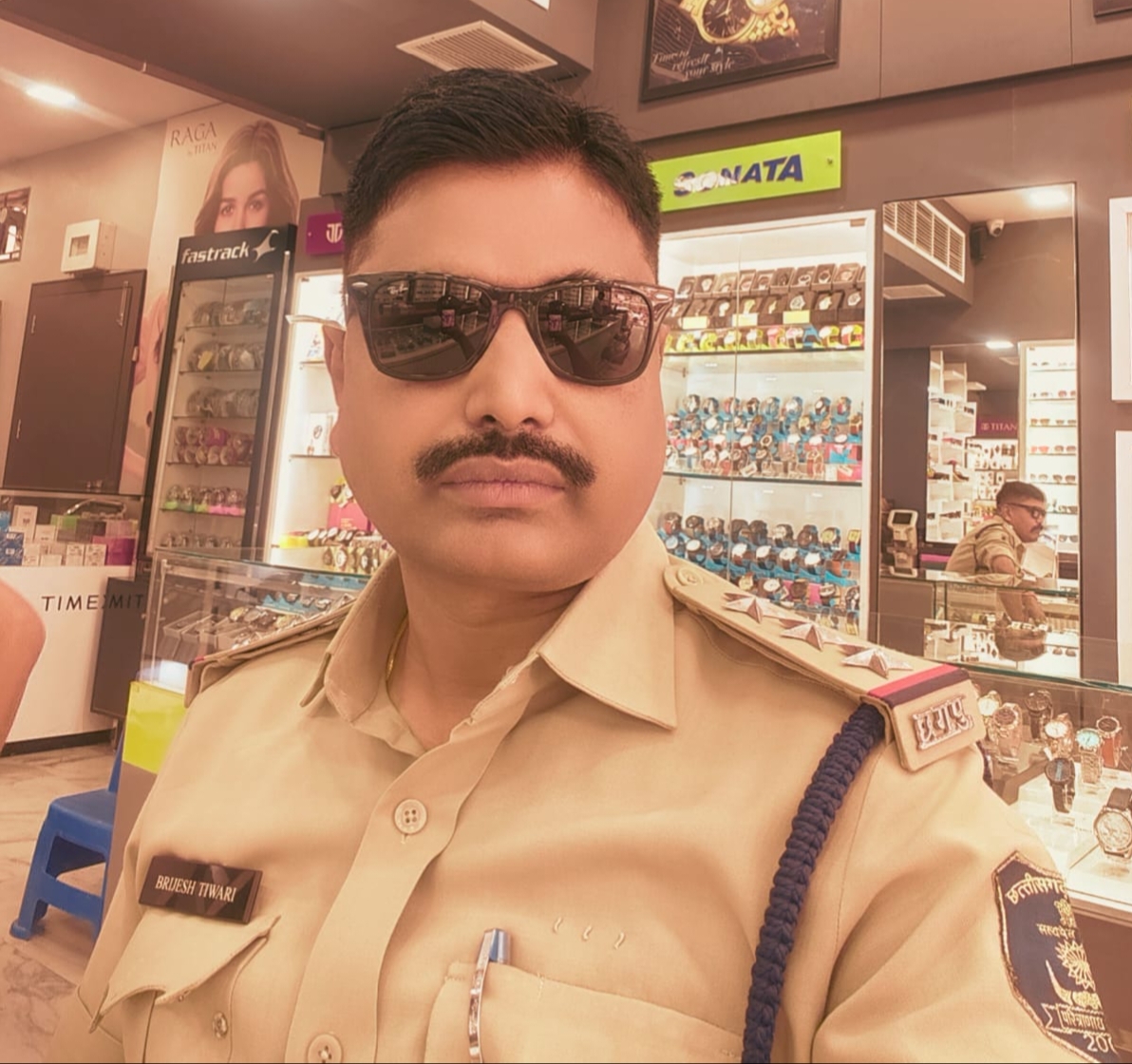 शक्ति थाने के नए दरोगा बृजेश तिवारी- शक्ति जिले के 07 पुलिस थानों के प्रभारी बदले गए, 10 जून को जिला पुलिस अधीक्षक आईपीएस अंकिता शर्मा ने किया बाद फेरबदल, जिले के साइबर सेल प्रभारी भी बदले गए, विवेक को भेजा गया रक्षित केंद्र शक्ति थाने के नए दरोगा बृजेश तिवारी- शक्ति जिले के 07 पुलिस थानों के प्रभारी बदले गए, 10 जून को जिला पुलिस अधीक्षक आईपीएस अंकिता शर्मा ने किया बाद फेरबदल, जिले के साइबर सेल प्रभारी भी बदले गए, विवेक को भेजा गया रक्षित केंद्र kshititech
