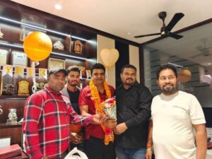 65 वोटो से जीत दर्ज करने वाले बिलासपुर के कमल सोनी के सर पर छत्तीसगढ़ सराफा संघ का ताज- एकता पेनल के उम्मीदवारों ने करी शानदार जीत दर्ज, चैंबर गुट के पदाधिकारीयो को मिली पराजय, शक्ति जिले के सर्राफा एसोसिएशन ने भी पहुंच कर दी बधाई, बिलासपुर सर्राफा संघ के अध्यक्ष भी हैं कमल सोनी, शक्ति के अध्यक्ष राजेश सराफ ने कहा- सर्राफा संघ छत्तीसगढ़ के हित में होंगे कमल जी के नेतृत्व में सकारात्मक प्रयास 65 वोटो से जीत दर्ज करने वाले बिलासपुर के कमल सोनी के सर पर छत्तीसगढ़ सराफा संघ का ताज- एकता पेनल के उम्मीदवारों ने करी शानदार जीत दर्ज, चैंबर गुट के पदाधिकारीयो को मिली पराजय, शक्ति जिले के सर्राफा एसोसिएशन ने भी पहुंच कर दी बधाई, बिलासपुर सर्राफा संघ के अध्यक्ष भी हैं कमल सोनी, शक्ति के अध्यक्ष राजेश सराफ ने कहा- सर्राफा संघ छत्तीसगढ़ के हित में होंगे कमल जी के नेतृत्व में सकारात्मक प्रयास kshititech
