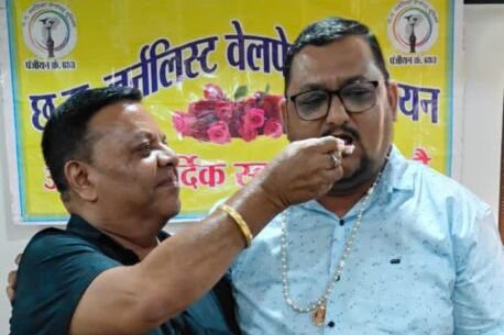 जनर्लिस्ट वेलफेयर यूनियन प्रदेश कार्यकारिणी की बैठक रायपुर में संपन्न,प्रदेश अध्यक्ष अमित गौतम ने कहा-प्रत्येक जिलों में संगठन को मजबूत करना एवं सदस्यता विस्तार में भी पदाधिकारी दे ध्यान, प्रदेश अध्यक्ष अमित गौतम का जन्मदिन भी मनाया यूनियन के साथियों ने kshititech