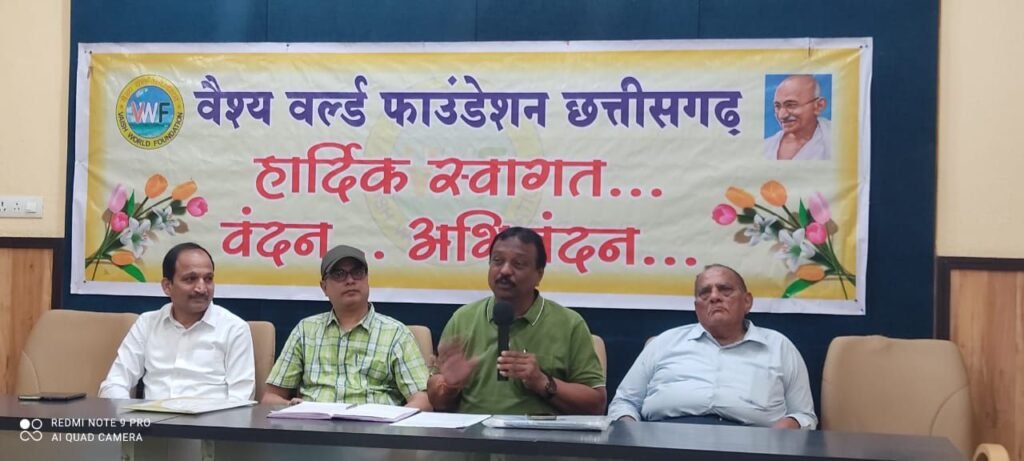 पर्यावरण संरक्षण की दिशा में काम करेगा वैश्य समाज - कन्हैया अग्रवाल,कौशल उन्नयन के माध्यम से रोजगार के अवसर उपलब्ध कराएंगे, वैश्य वर्ल्ड फाउंडेशन की स्थापना दिवस पर आयोजित बैठक में लिए गए निर्णय, फाउंडेशन की सारंगढ़ जिला इकाई के अध्यक्ष महेंद्र अग्रवाल ने सारंगढ़ में गर्मी में पिलाया लोगों को ठंडा पानी एवं शरबत kshititech