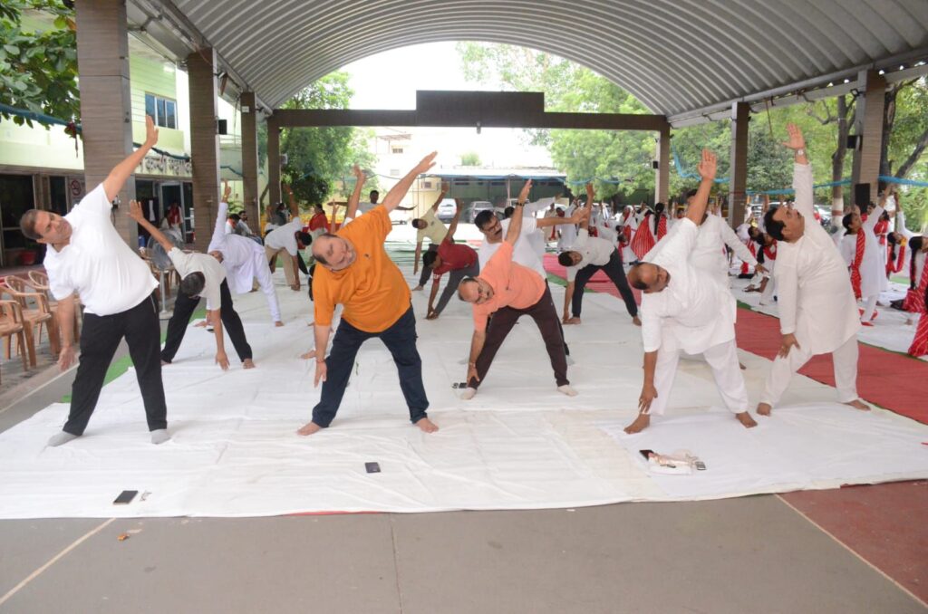 योग के प्रति दिखा जुनून- शक्ति जिले सहित विभिन्न स्थानों पर हुए अंतर्राष्ट्रीय योग दिवस पर कार्यक्रम, शक्ति के सामुदायिक भवन में जिला स्तरीय कार्यक्रम हुआ, नगर पंचायत अड़भार के स्कूल में किया गया सार्वजनिक योगाभ्यास, रायपुर के अशोका रत्न में शंकर नगर तबला गार्डन में हुआ योग कार्यक्रम, योग के प्रति महिलाओं एवं बच्चों में भी दिखा उत्साह, पूर्व सांसद सरोज पांडेय भी पहुंची अग्रसेन महाविद्यालय कोरबा के कार्यक्रम में योग के प्रति दिखा जुनून- शक्ति जिले सहित विभिन्न स्थानों पर हुए अंतर्राष्ट्रीय योग दिवस पर कार्यक्रम, शक्ति के सामुदायिक भवन में जिला स्तरीय कार्यक्रम हुआ, नगर पंचायत अड़भार के स्कूल में किया गया सार्वजनिक योगाभ्यास, रायपुर के अशोका रत्न में शंकर नगर तबला गार्डन में हुआ योग कार्यक्रम, योग के प्रति महिलाओं एवं बच्चों में भी दिखा उत्साह, पूर्व सांसद सरोज पांडेय भी पहुंची अग्रसेन महाविद्यालय कोरबा के कार्यक्रम में kshititech