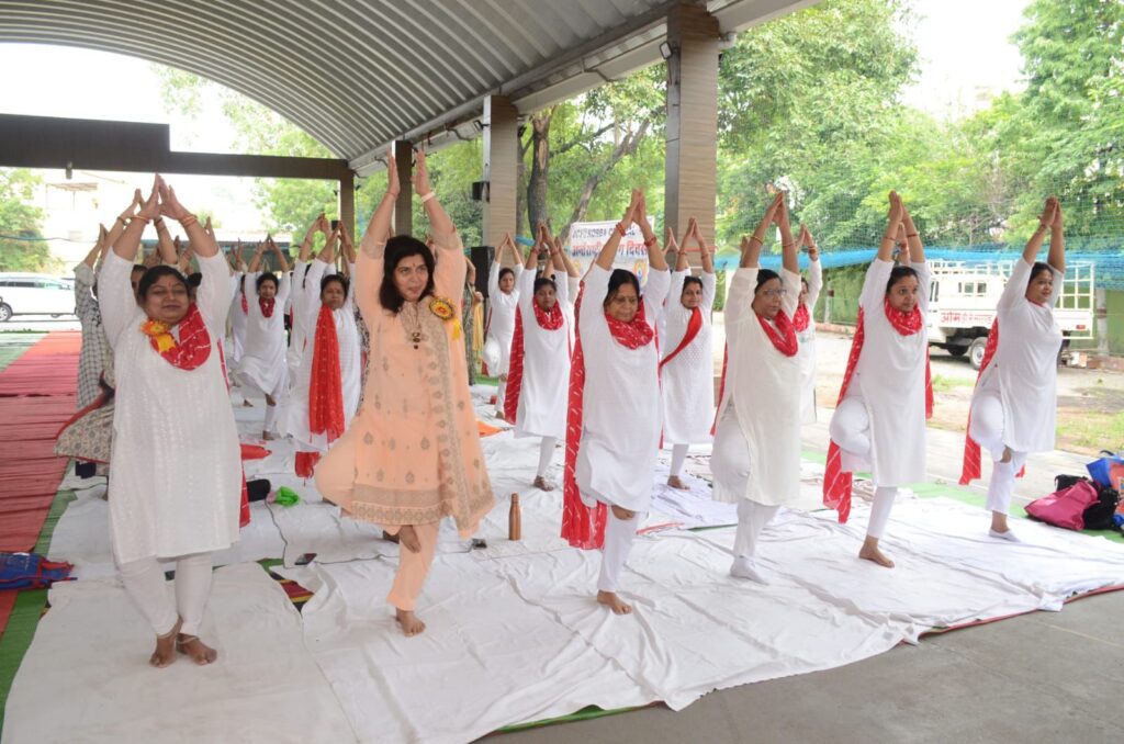 योग के प्रति दिखा जुनून- शक्ति जिले सहित विभिन्न स्थानों पर हुए अंतर्राष्ट्रीय योग दिवस पर कार्यक्रम, शक्ति के सामुदायिक भवन में जिला स्तरीय कार्यक्रम हुआ, नगर पंचायत अड़भार के स्कूल में किया गया सार्वजनिक योगाभ्यास, रायपुर के अशोका रत्न में शंकर नगर तबला गार्डन में हुआ योग कार्यक्रम, योग के प्रति महिलाओं एवं बच्चों में भी दिखा उत्साह, पूर्व सांसद सरोज पांडेय भी पहुंची अग्रसेन महाविद्यालय कोरबा के कार्यक्रम में योग के प्रति दिखा जुनून- शक्ति जिले सहित विभिन्न स्थानों पर हुए अंतर्राष्ट्रीय योग दिवस पर कार्यक्रम, शक्ति के सामुदायिक भवन में जिला स्तरीय कार्यक्रम हुआ, नगर पंचायत अड़भार के स्कूल में किया गया सार्वजनिक योगाभ्यास, रायपुर के अशोका रत्न में शंकर नगर तबला गार्डन में हुआ योग कार्यक्रम, योग के प्रति महिलाओं एवं बच्चों में भी दिखा उत्साह, पूर्व सांसद सरोज पांडेय भी पहुंची अग्रसेन महाविद्यालय कोरबा के कार्यक्रम में kshititech
