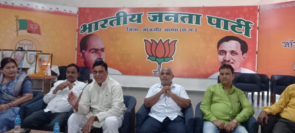 बलिदान दिवस पर याद किए गए मुखर्जी जी,शक्ति एवं जांजगीर चांपा जिले में भाजपा ने किया बूथ स्तर पर आयोजन, शक्ति के भाजपा जिला अध्यक्ष चंद्रा ने कहा- मुखर्जी जी का बलिदान नहीं भूलेगा हिंदुस्तान, कश्मीर समस्या सुलझाने के बलिदानी के रूप में जाने जाते हैं मुखर्जी जी kshititech