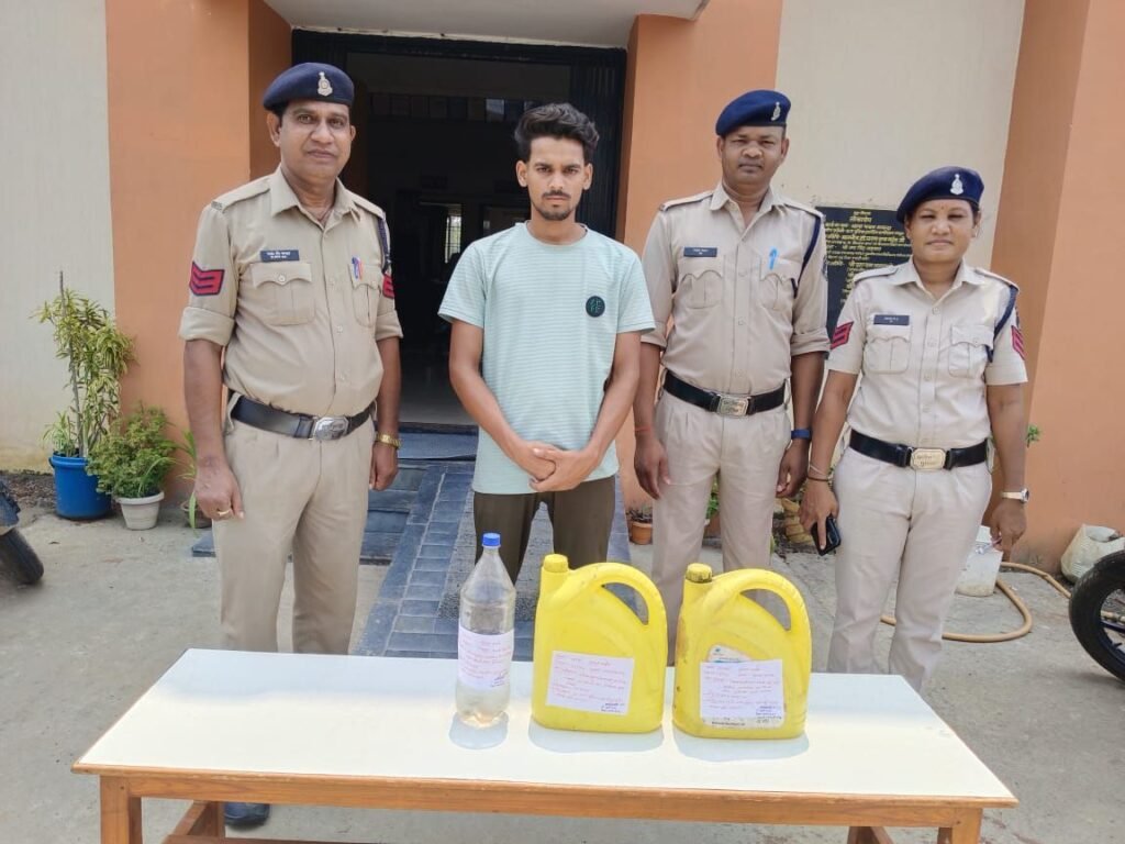 नगरदा पुलिस ने करी अवैध महुआ शराब जब्त,आरोपी हुए गिरफ्तार,शक्ति जिले की SP के निर्देशन में अवैध शराब पर चल रही छापामार कारवाई, थाना प्रभारी राजेश चंद्रवंशी की पदस्थापना से अवैध कारोबारियों में है दशहत kshititech