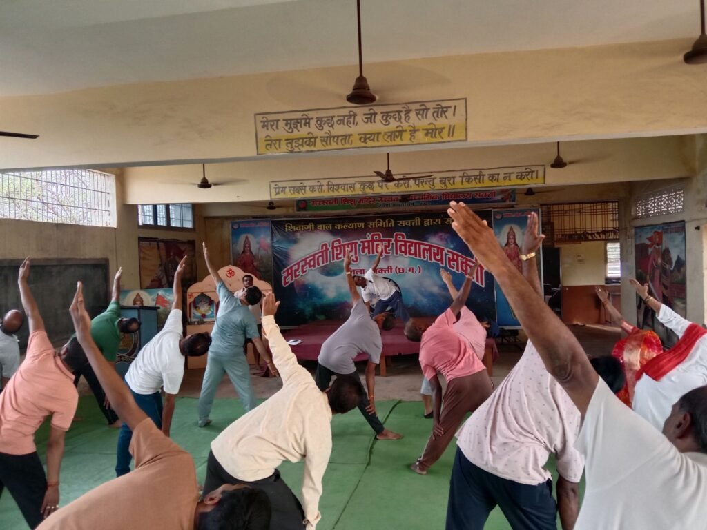 शक्ति के सरस्वती शिशु मंदिर विद्यालय में हुआ अंतरराष्ट्रीय योग दिवस का कार्यक्रम, राष्ट्रीय स्वयंसेवक संघ तथा भाजपा नगर मंडल शक्ति के भी कार्यकर्ताओं ने किया योगाभ्यास, पर्यावरण संरक्षण को लेकर वृक्षारोपण का भी संकल्प लिया सदस्यों ने, महिलाएं भी रही योग कार्यक्रम में उपस्थित शक्ति के सरस्वती शिशु मंदिर विद्यालय में हुआ अंतरराष्ट्रीय योग दिवस का कार्यक्रम, राष्ट्रीय स्वयंसेवक संघ तथा भाजपा नगर मंडल शक्ति के भी कार्यकर्ताओं ने किया योगाभ्यास, पर्यावरण संरक्षण को लेकर वृक्षारोपण का भी संकल्प लिया सदस्यों ने, महिलाएं भी रही योग कार्यक्रम में उपस्थित kshititech