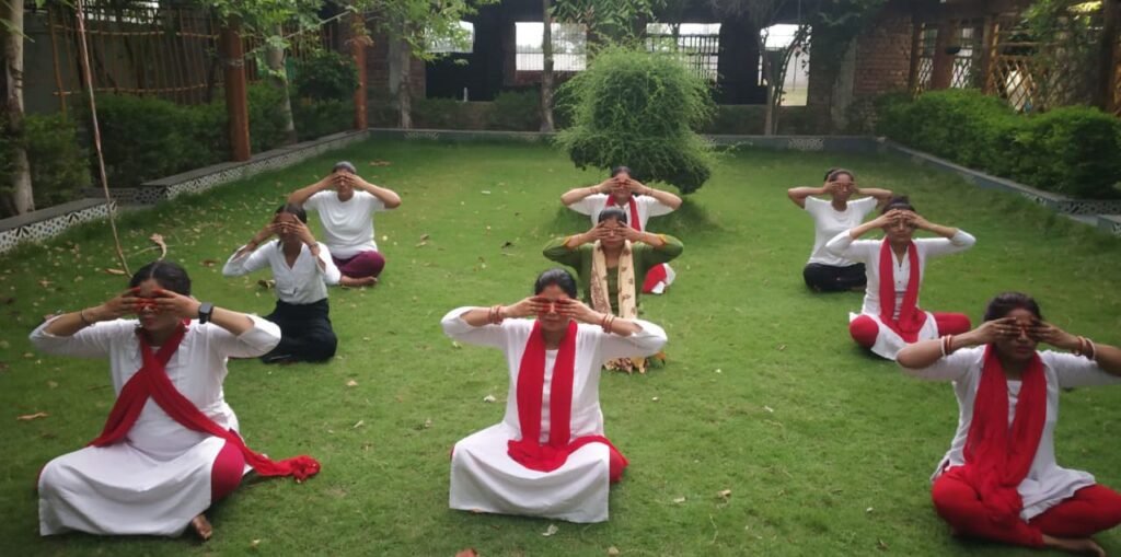 महिलाओं ने योग कर दिया जागरूकता का संदेश- शक्ति जिले की महिला पतंजलि योग समिति के सदस्यों ने वासु रिजॉर्ट ने किया योगाभ्यास कार्यक्रम, जिला प्रभारी कलावती ईश्वर लोधी के नेतृत्व में सदस्यों में दिखा योग के प्रति उत्साह, जिला प्रभारी कलावती ने कहा- बाबा रामदेव ने प्राचीन काल से चले आ रहे योग को दी नई दिशा kshititech