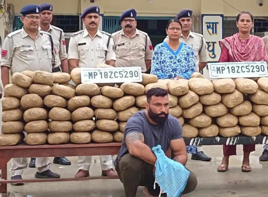 धन्यवाद शक्ति पुलिस- सक्ति जिले में पुलिस की तीन बड़ी सफलताएं-सैकड़ो क्विंटल गांजे के साथ डभरा थाने में तस्कर गिरफ्तार,सक्ति से किडनैपिंग हुई महिला सुरक्षित बरामद,जैजैपुर थाने में 30 लाख का ऑनलाइन फ्रॉड करने वाला आरोपी गिरफ्तार, शक्ति जिले में पुलिस निरंतर अपराधों पर अंकुश लगाने कर रही सक्रियता से कार्य kshititech