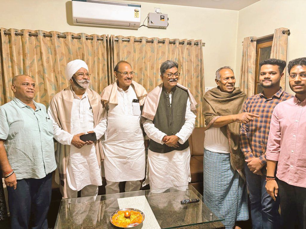 महंत एवं मेधाराम की हुई मुलाकात- पूर्व मंत्री मेधाराम साहू से मिलने पहुंचे नेता प्रतिपक्ष चरणदास महंत,रायपुर स्थित निवास में करी महंत ने मेधाराम से मुलाकात महंत एवं मेधाराम की हुई मुलाकात- पूर्व मंत्री मेधाराम साहू से मिलने पहुंचे नेता प्रतिपक्ष चरणदास महंत,रायपुर स्थित निवास में करी महंत ने मेधाराम से मुलाकात kshititech