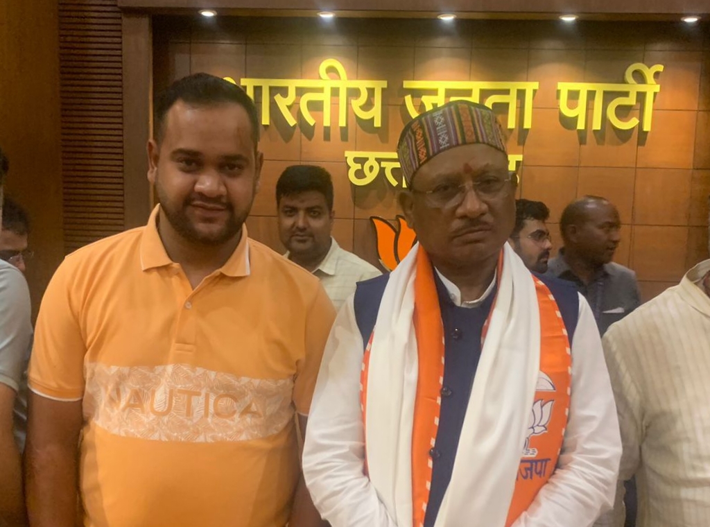 CM-चिराग की आत्मीय भेंट-शक्ति जिले के BJYM नेता चिराग ने करी राज्य की सुशासन वाली सरकार के मुखिया मुख्यमंत्री साय से मुलाकात, प्रदेश में लोकसभा चुनाव की शानदार जीत पर दी बधाई एवं शक्ति आने का दिया न्यौता CM-चिराग की आत्मीय भेंट-शक्ति जिले के BJYM नेता चिराग ने करी राज्य की सुशासन वाली सरकार के मुखिया मुख्यमंत्री साय से मुलाकात, प्रदेश में लोकसभा चुनाव की शानदार जीत पर दी बधाई एवं शक्ति आने का दिया न्यौता kshititech
