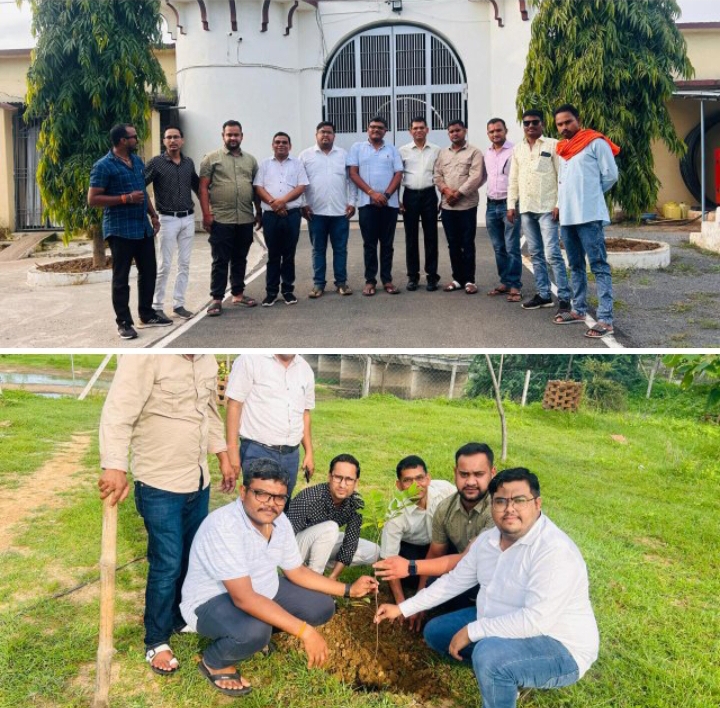 छत्तीसगढ़ के गृह मंत्री के खास समर्थक अभिषेक शर्मा गोलू महाराज ने किया शक्ति के उप जेल में वृक्षारोपण, शहीदों की स्मृति में लगाए गए वृक्ष,अभिषेक शर्मा ने कहा- वृक्ष लगाना ही है सबसे बड़ा पुण्य का काम, उप जेल शक्ति के अधीक्षक भार्गव भी रहे मौजूद छत्तीसगढ़ के गृह मंत्री के खास समर्थक अभिषेक शर्मा गोलू महाराज ने किया शक्ति के उप जेल में वृक्षारोपण, शहीदों की स्मृति में लगाए गए वृक्ष,अभिषेक शर्मा ने कहा- वृक्ष लगाना ही है सबसे बड़ा पुण्य का काम, उप जेल शक्ति के अधीक्षक भार्गव भी रहे मौजूद kshititech