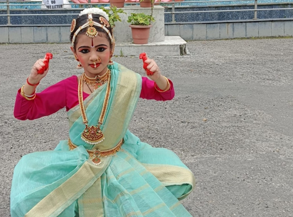 शक्ति शहर में दार्जिलिंग में भी लहराया परचम- शक्ति के जिंदल वर्ल्ड स्कूल की छात्रा प्रिशा अग्रवाल ने दार्जिलिंग में हुई भरतनाट्यम प्रतिस्पर्धा में हासिल किया प्रथम स्थान,विद्यालय के स्वस्तिक गबेल सहित डांस टीचर का भी हुआ विद्यालय प्रबंधन सहित ने भी दी बधाई शक्ति शहर में दार्जिलिंग में भी लहराया परचम- शक्ति के जिंदल वर्ल्ड स्कूल की छात्रा प्रिशा अग्रवाल ने दार्जिलिंग में हुई भरतनाट्यम प्रतिस्पर्धा में हासिल किया प्रथम स्थान,विद्यालय के स्वस्तिक गबेल सहित डांस टीचर का भी हुआ विद्यालय प्रबंधन सहित ने भी दी बधाई kshititech