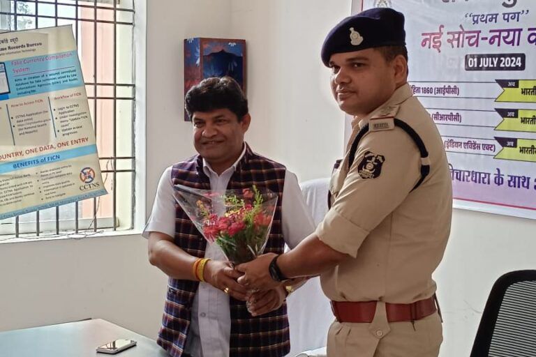 आज 1 जुलाई से लागू हुए नए आपराधिक कानून को लेकर जिले में उत्सव के रूप में मनाया गया, नगर पंचायत अड़भार क्षेत्र की पुलिस चौकी में हुआ जागरूकता कार्यक्रम, तो वहीं जिले के विभिन्न थानों में कानून को लेकर लोगों को दी गई जानकारी,एसपी अंकिता शर्मा के निर्देशन में पुलिस प्रशासन ने की नए कानून को लेकर जन जागरूकता की सक्रिय पहल,अनेको थाना क्षेत्र में हुआ वृक्षारोपण आज 1 जुलाई से लागू हुए नए आपराधिक कानून को लेकर जिले में उत्सव के रूप में मनाया गया, नगर पंचायत अड़भार क्षेत्र की पुलिस चौकी में हुआ जागरूकता कार्यक्रम, तो वहीं जिले के विभिन्न थानों में कानून को लेकर लोगों को दी गई जानकारी,एसपी अंकिता शर्मा के निर्देशन में पुलिस प्रशासन ने की नए कानून को लेकर जन जागरूकता की सक्रिय पहल,अनेको थाना क्षेत्र में हुआ वृक्षारोपण kshititech
