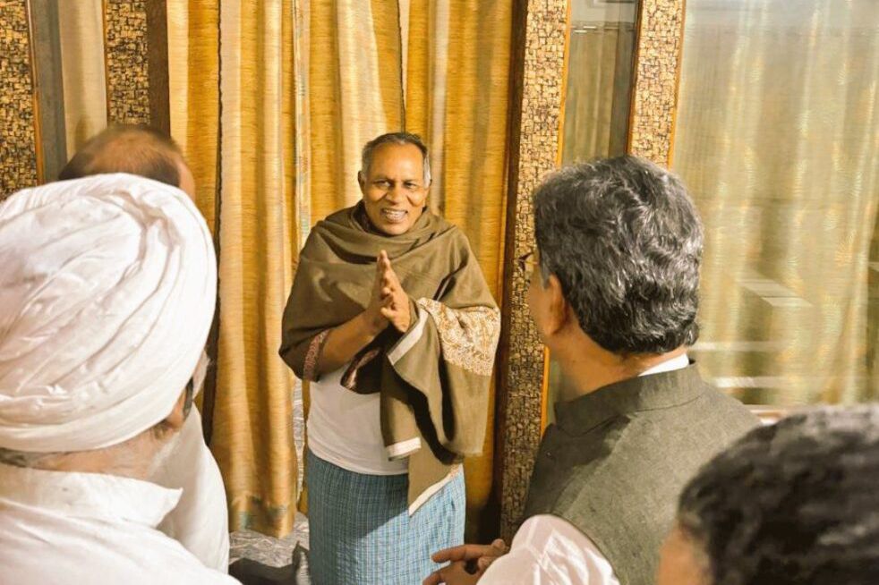 महंत एवं मेधाराम की हुई मुलाकात- पूर्व मंत्री मेधाराम साहू से मिलने पहुंचे नेता प्रतिपक्ष चरणदास महंत,रायपुर स्थित निवास में करी महंत ने मेधाराम से मुलाकात महंत एवं मेधाराम की हुई मुलाकात- पूर्व मंत्री मेधाराम साहू से मिलने पहुंचे नेता प्रतिपक्ष चरणदास महंत,रायपुर स्थित निवास में करी महंत ने मेधाराम से मुलाकात kshititech