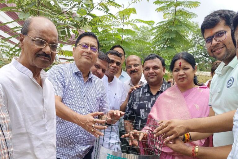 शक्ति शहर में सांसद जी ने किया वृक्षारोपण- शक्ति की मारवाड़ी युवा मंच शाखा ने पर्यावरण सुरक्षित रखने 8 जुलाई को किया वृक्षारोपण, सांसद एवं पूर्व नगर पालिका अध्यक्ष द्वय की उपस्थिति में वृक्षारोपण कर ट्री गार्ड भी लगाए गए, अतिथियों ने कहा- वृक्ष लगाएंगे तभी हमारा पर्यावरण रहेगा सुरक्षित शक्ति शहर में सांसद जी ने किया वृक्षारोपण- शक्ति की मारवाड़ी युवा मंच शाखा ने पर्यावरण सुरक्षित रखने 8 जुलाई को किया वृक्षारोपण, सांसद एवं पूर्व नगर पालिका अध्यक्ष द्वय की उपस्थिति में वृक्षारोपण कर ट्री गार्ड भी लगाए गए, अतिथियों ने कहा- वृक्ष लगाएंगे तभी हमारा पर्यावरण रहेगा सुरक्षित kshititech
